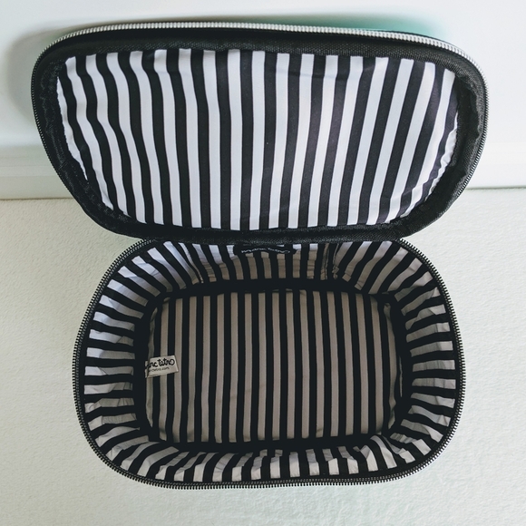 marc tetro Frenchie Cosmetic Case Bag Extra Large PVC Saffiano Aqua NWT - Picture 9 of 11